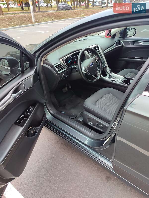 Седан Ford Fusion 2015 в Вишневом