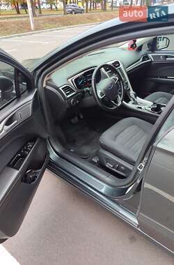 Седан Ford Fusion 2015 в 