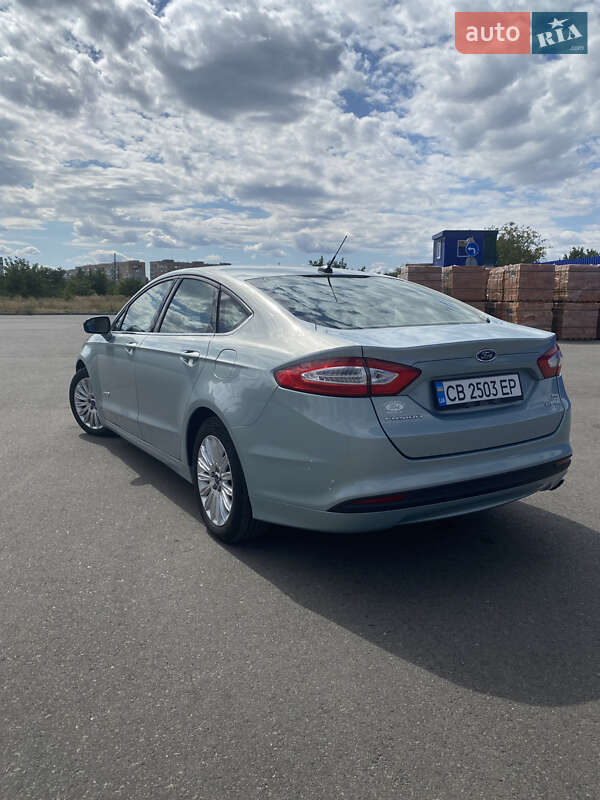 Седан Ford Fusion 2014 в Варве