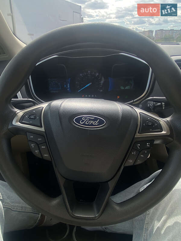 Седан Ford Fusion 2014 в Варве