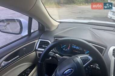 Седан Ford Fusion 2013 в 