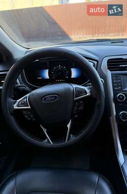 Седан Ford Fusion 2016 в 