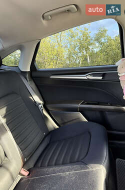 Седан Ford Fusion 2013 в 