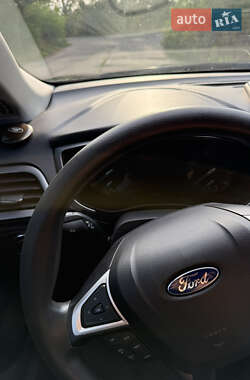 Седан Ford Fusion 2013 в 