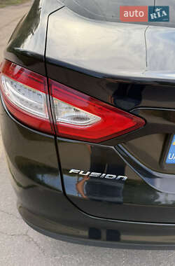 Седан Ford Fusion 2013 в 