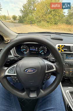 Седан Ford Fusion 2013 в 