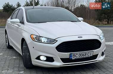 Седан Ford Fusion 2015 в 