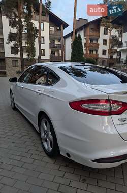 Седан Ford Fusion 2014 в 