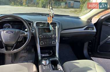 Седан Ford Fusion 2016 в 