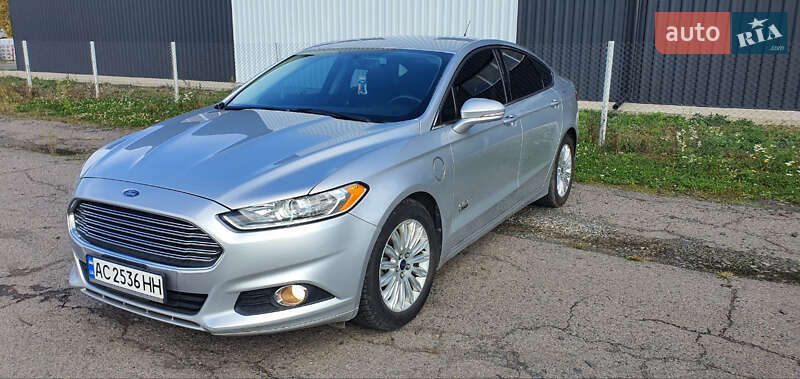 Седан Ford Fusion 2013 в 