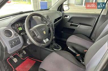 Хэтчбек Ford Fusion 2011 в 