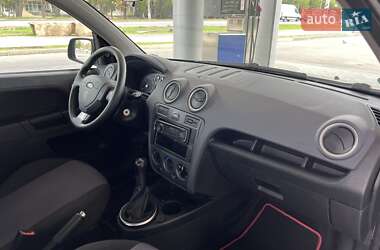 Хэтчбек Ford Fusion 2011 в 
