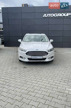 Седан Ford Fusion 2015 в 