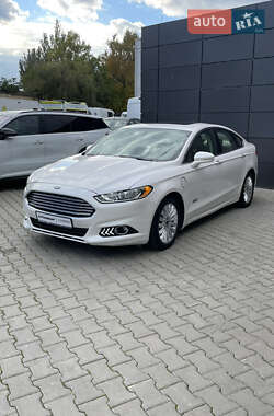 Седан Ford Fusion 2015 в 