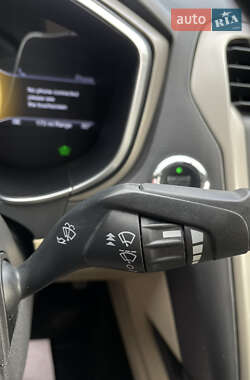 Седан Ford Fusion 2015 в 