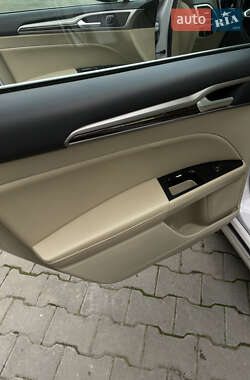 Седан Ford Fusion 2015 в 