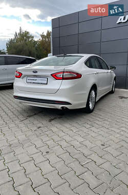 Седан Ford Fusion 2015 в 