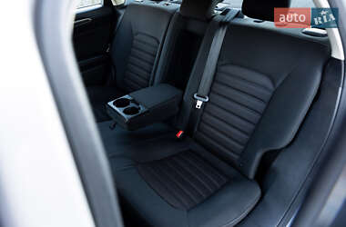 Седан Ford Fusion 2016 в 
