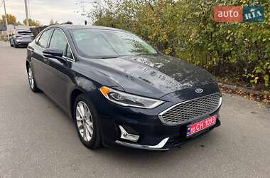 Седан Ford Fusion 2019 в 