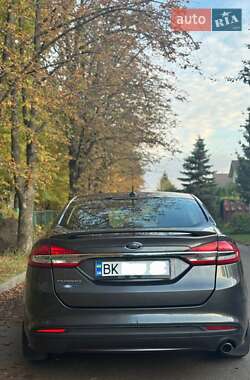 Седан Ford Fusion 2017 в 