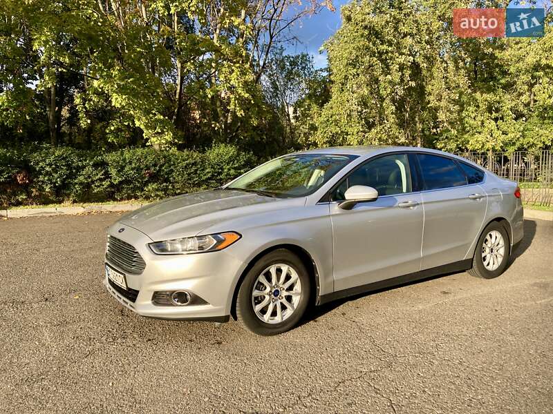 Седан Ford Fusion 2015 в 