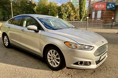 Седан Ford Fusion 2015 в 