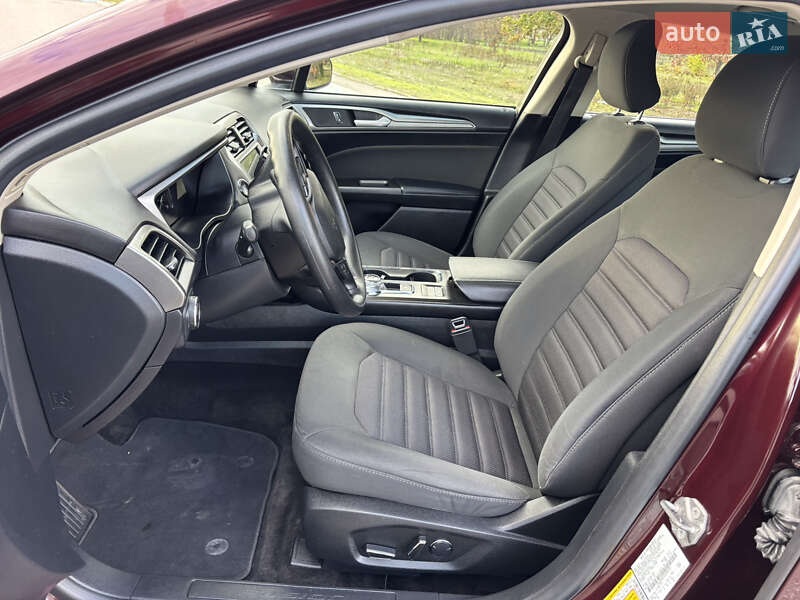 Седан Ford Fusion 2018 в Южном