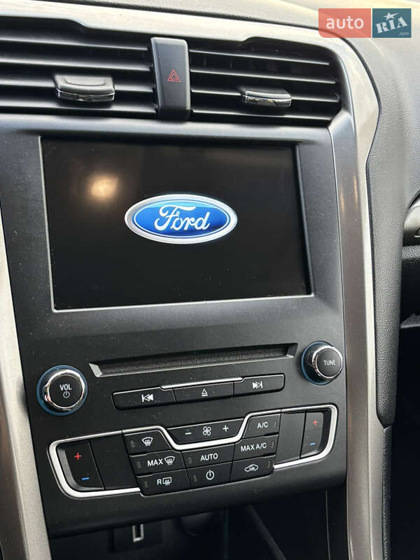 Седан Ford Fusion 2018 в Южном