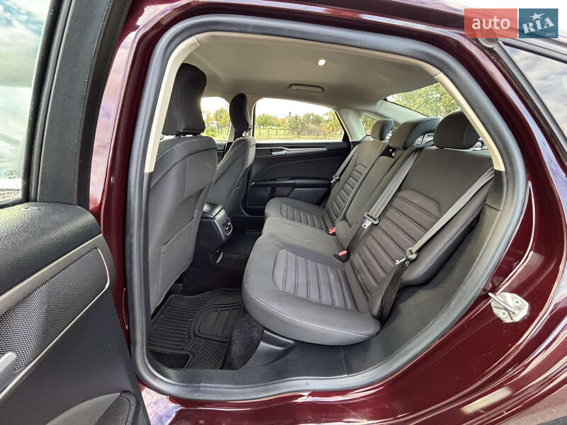 Седан Ford Fusion 2018 в Южном