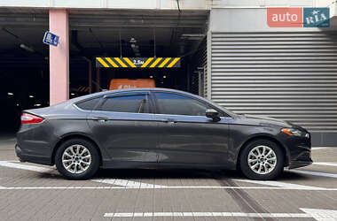 Седан Ford Fusion 2016 в 