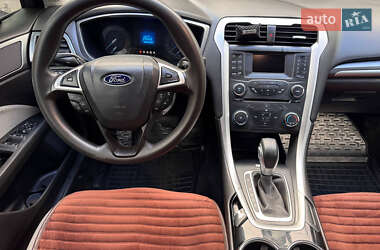 Седан Ford Fusion 2016 в 