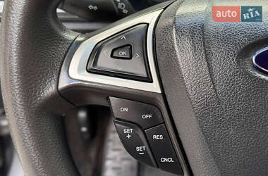 Седан Ford Fusion 2016 в 