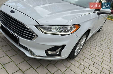 Седан Ford Fusion 2019 в 