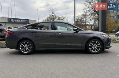 Седан Ford Fusion 2017 в 