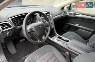 Седан Ford Fusion 2017 в 