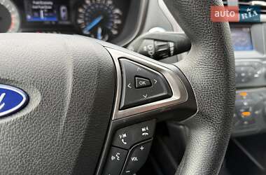 Седан Ford Fusion 2017 в 