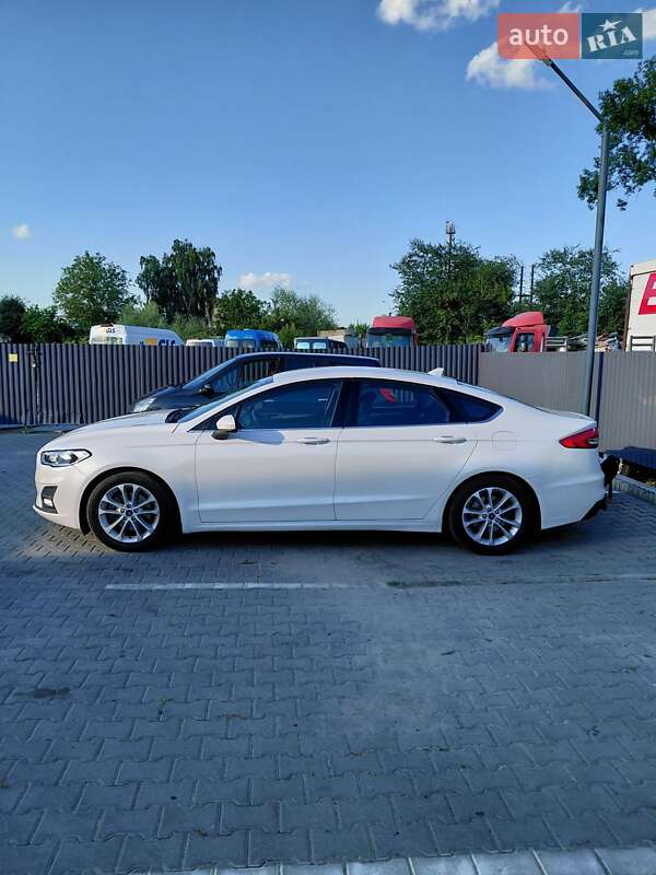 Седан Ford Fusion 2019 в Одесі