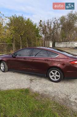 Седан Ford Fusion 2015 в 
