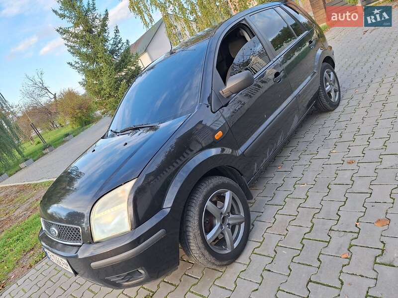 Хетчбек Ford Fusion 2004 в Чернівцях
