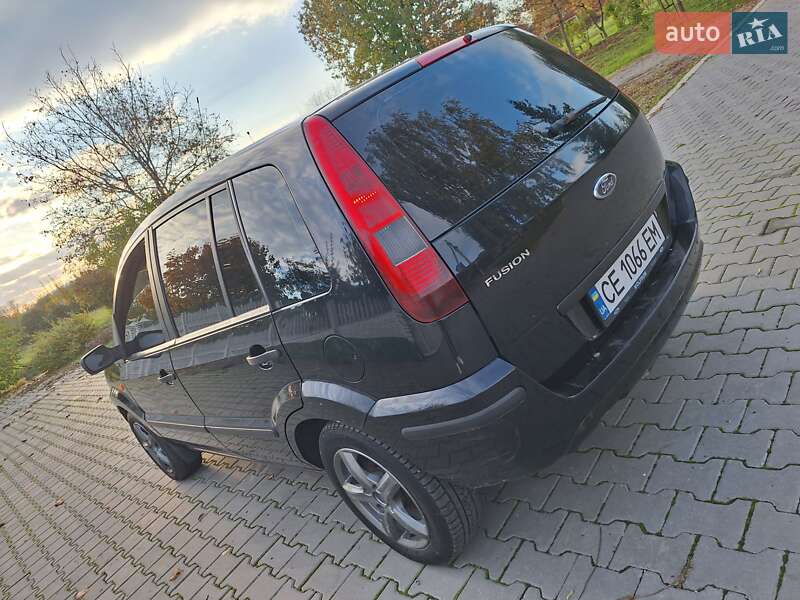 Хетчбек Ford Fusion 2004 в Чернівцях