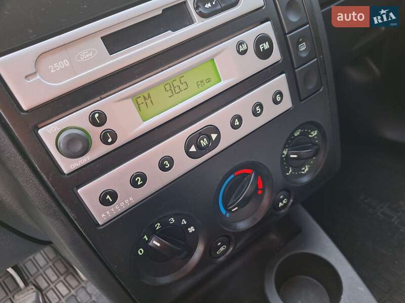 Хетчбек Ford Fusion 2004 в Чернівцях