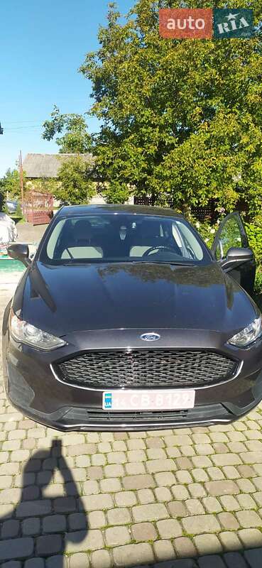 Седан Ford Fusion 2020 в Бродах