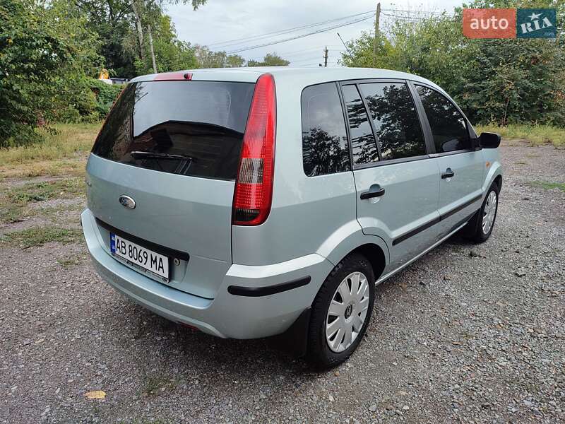 Хэтчбек Ford Fusion 2003 в Ямполе