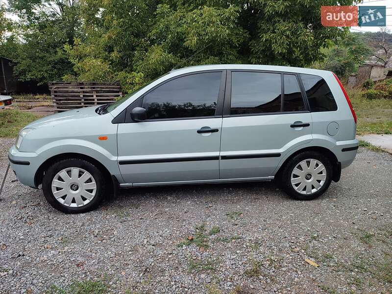 Хэтчбек Ford Fusion 2003 в Ямполе
