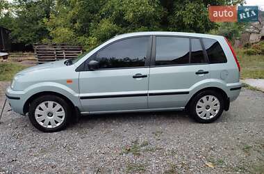 Хэтчбек Ford Fusion 2003 в 