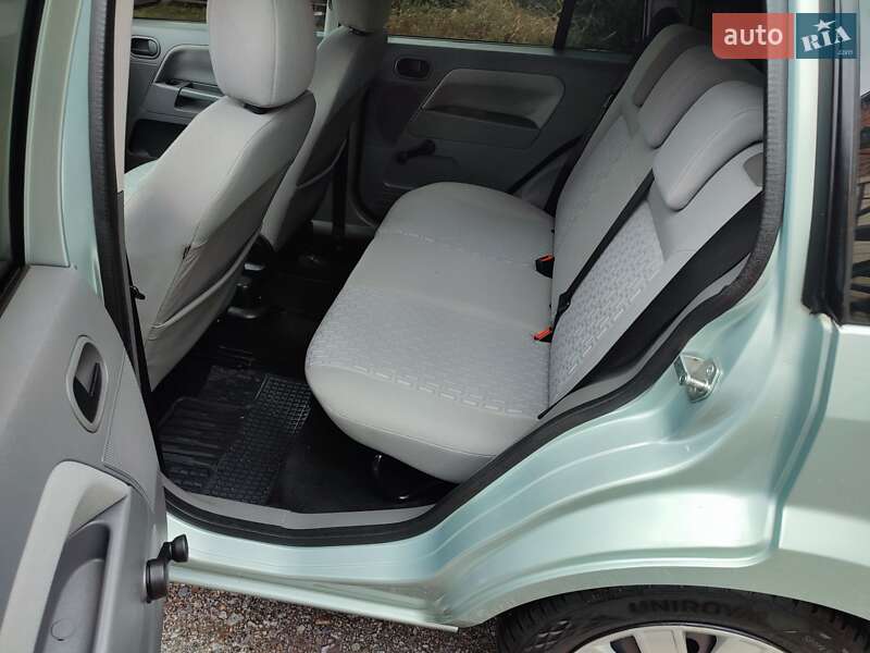 Хэтчбек Ford Fusion 2003 в Ямполе