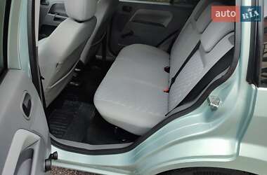 Хэтчбек Ford Fusion 2003 в 