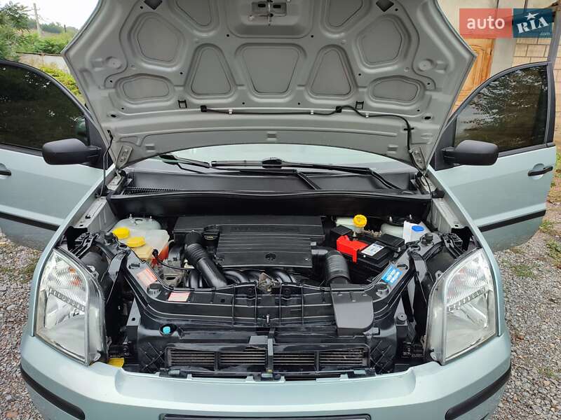 Хэтчбек Ford Fusion 2003 в Ямполе