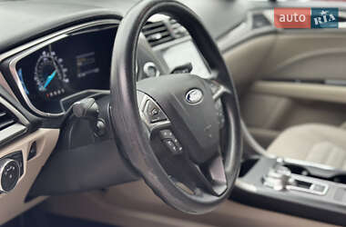Седан Ford Fusion 2016 в 
