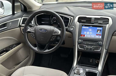 Седан Ford Fusion 2016 в 